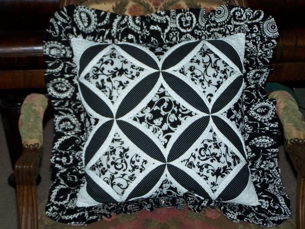 Cathedral Windows Patchwork Pattern in Black